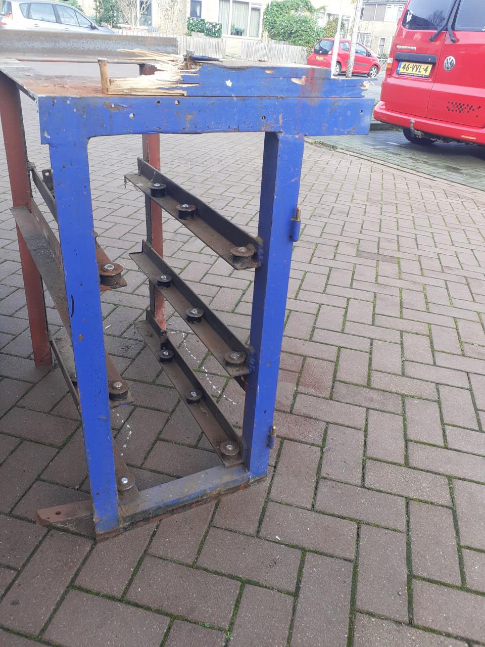 Werkbank grote zware hoekstaal  *** Laden gelagerd ***