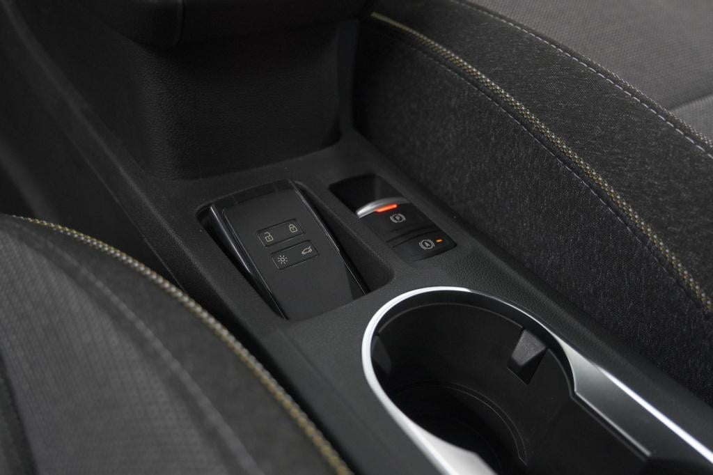 Renault Captur mild hybrid 160 edc techno | camera | navigatie | apple carp