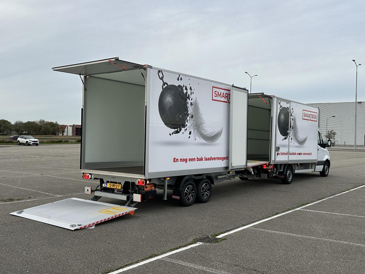 Aanhangwagen met doorlaadsysteem en laadklep