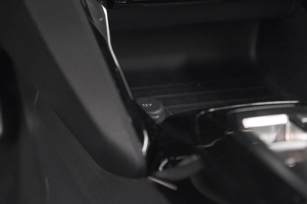 Peugeot 2008 puretech 130 eat8 gt | camera | parkeersensoren | apple carpla