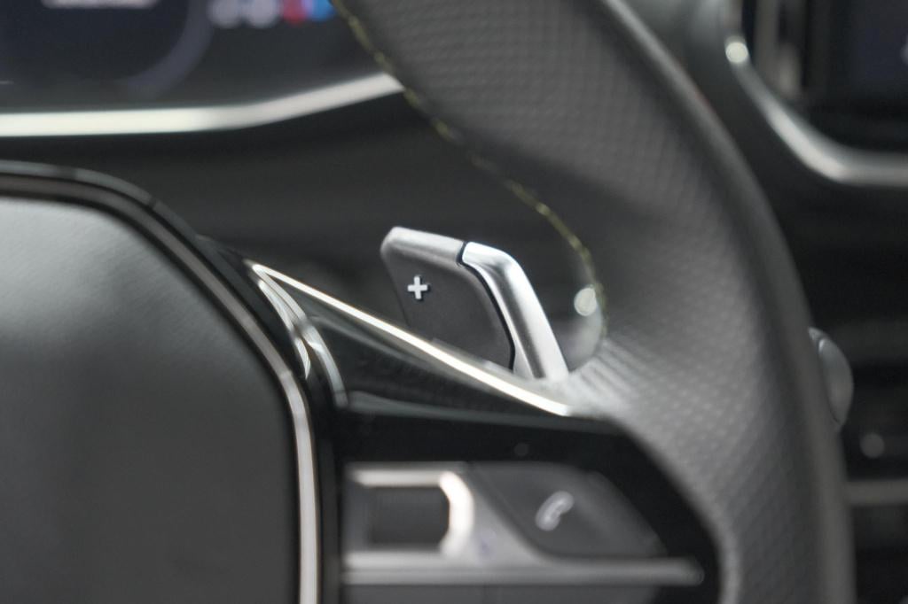 Peugeot 2008 puretech 130 eat8 gt | camera | parkeersensoren | apple carpla