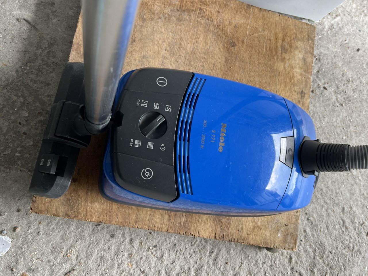 Miele S771 krachtige stofzuiger 2000 watt met alle hulpstukken