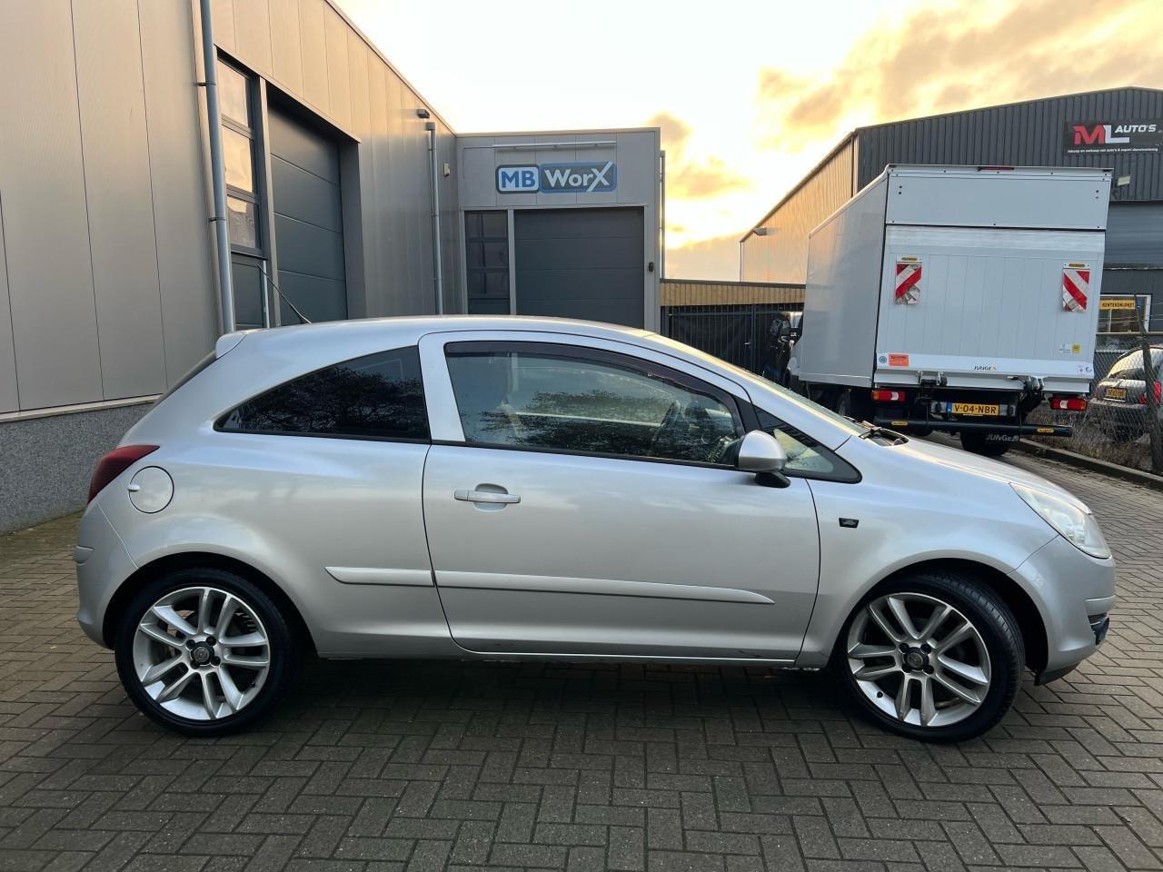 Opel Corsa 1.4-16V Enjoy 154.938KM Jaar Apk