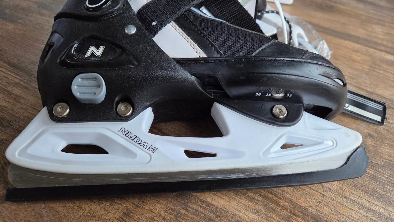 ❄️IJshockey Schaatsen Nijdam verstelbaar, geschikt voor maat 33 t/m 36. .