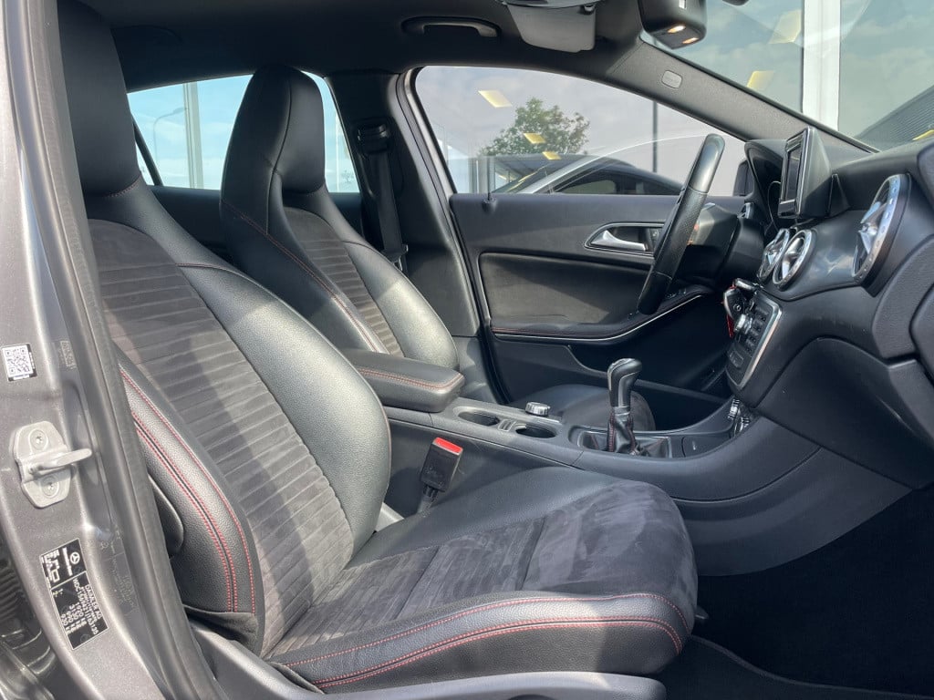 Mercedes-Benz Gla-klasse 180 prestige amg