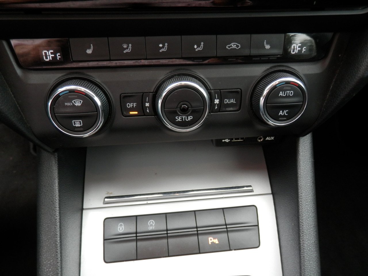Auto Garant Biedt Aan: Skoda Octavia 1.2 TSI Greentech Elegance