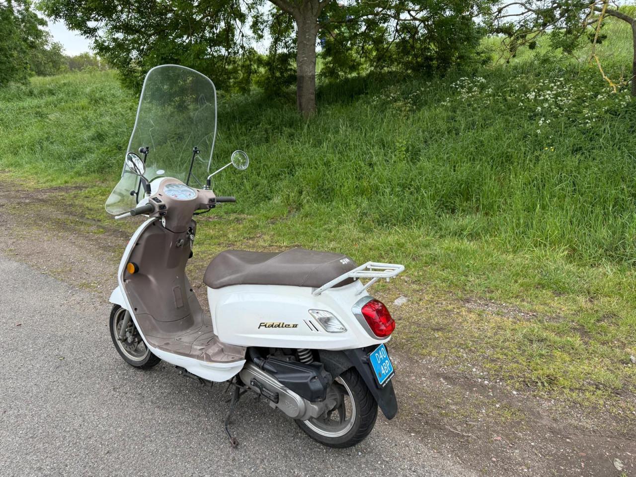 SYM Fiddle II snorscooter 25 km/u — nette staat — elektrische start