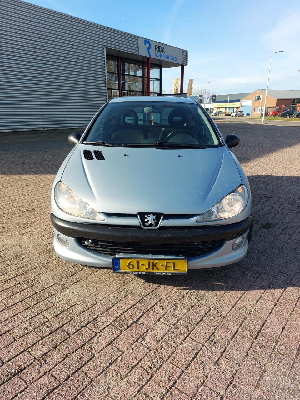 Peugeot 206 bj 2002 850 euro