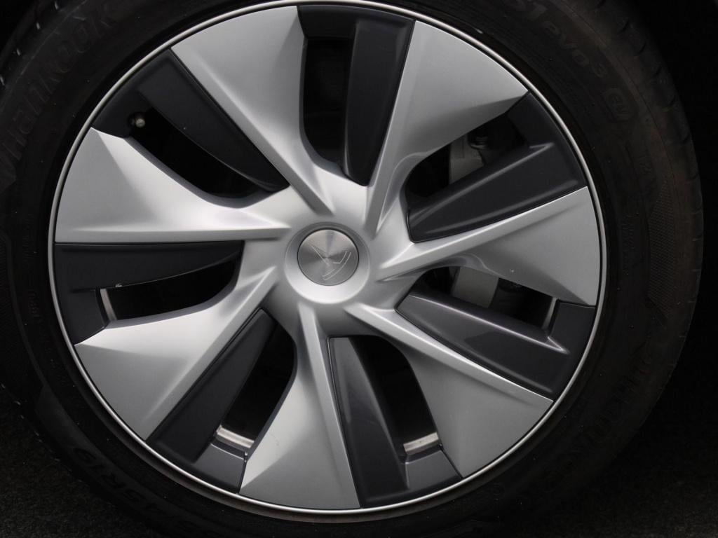 Tesla Model Y long range awd 75 kwh | 96% soh | fsd | btw-auto | lage km st