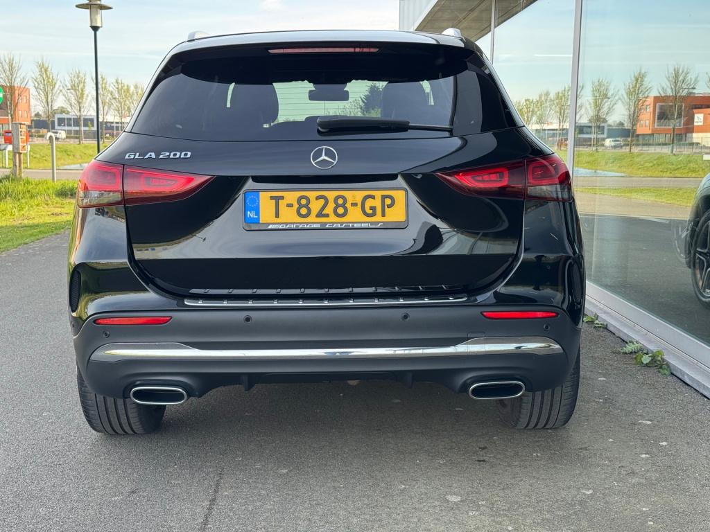 Mercedes-Benz Gla-klasse 200 amg line automaat , wegklapbare trekhaak , ach