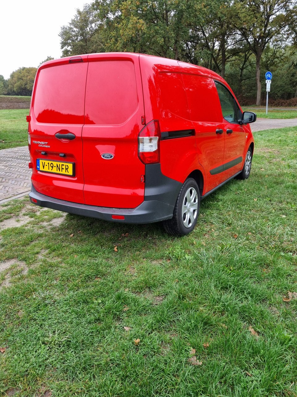 Ford transit courier benzine 1.0