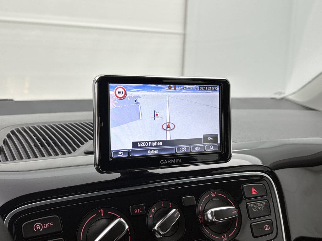 Volkswagen UP! 1.0 high up! bluemotion | 1e eigenaar | trekaak |