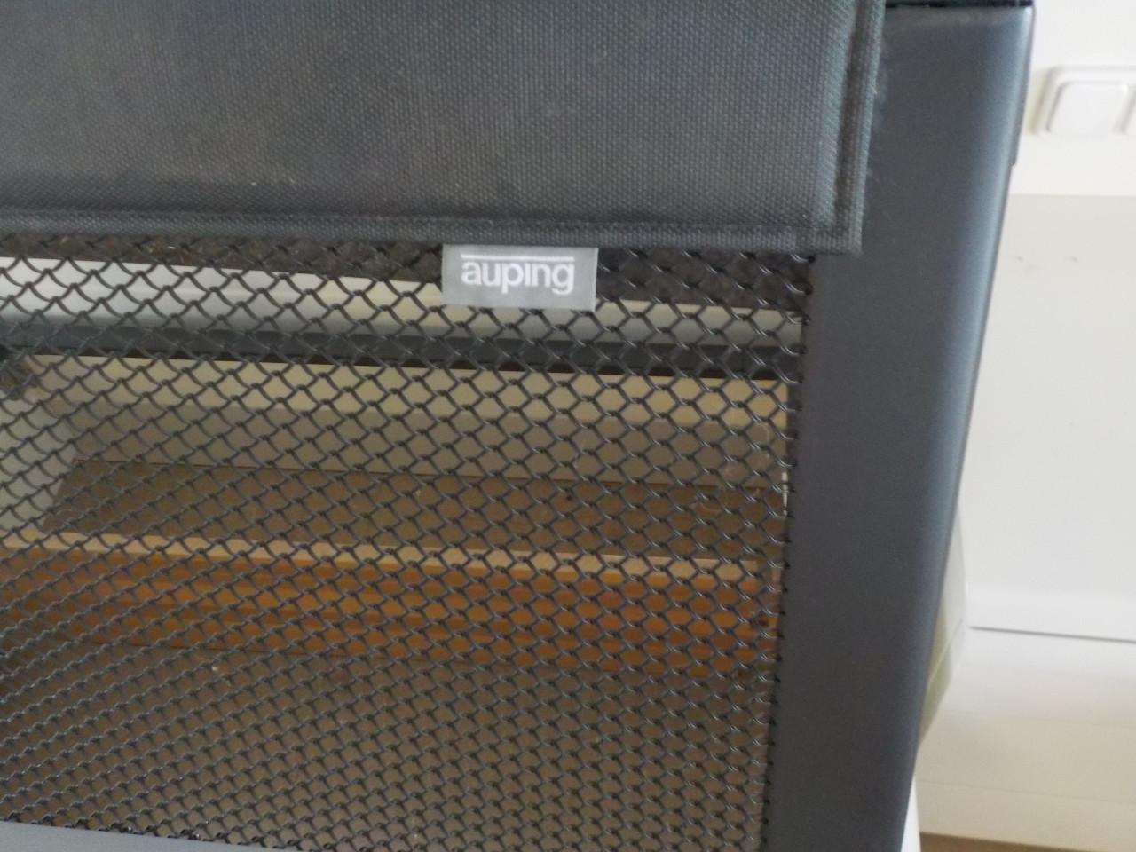 2 ledikanten 90 x 200 met Auping verstelbare spiralen + 2 nachtkastjes