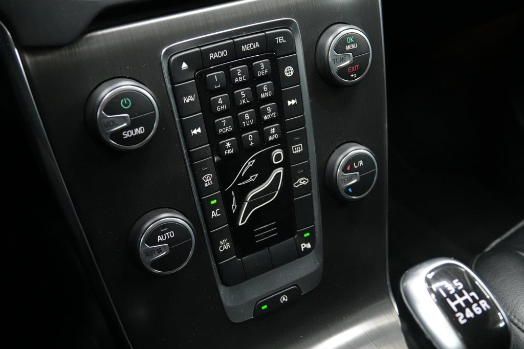 Volvo V40 2.0 t3 momentum | cruise | pdc | leder |
