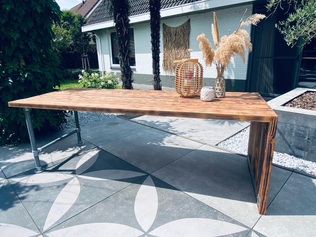 Unieke en stijlvolle handgemaakte tafel