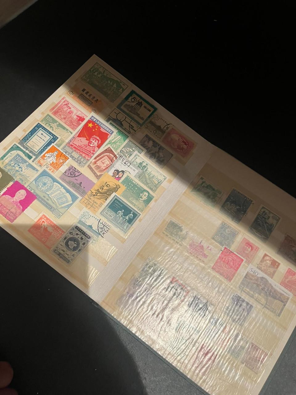 Klein album 30 kantjes met zegels, waaronder wat China
