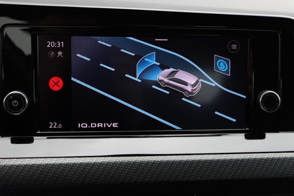Volkswagen Golf 1.5 etsi r-line dsg7 130pk