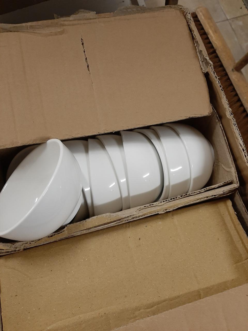 Soepkommen, dessert schaaltjes,  en schoteltjes