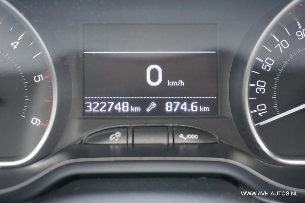 Peugeot 208 1.6 bluehdi blue lease executive, lesauto!