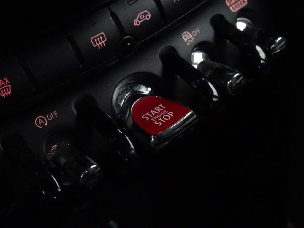 Mini Cooper mini 1.5 serious business automaat | jcw pack | king's cross