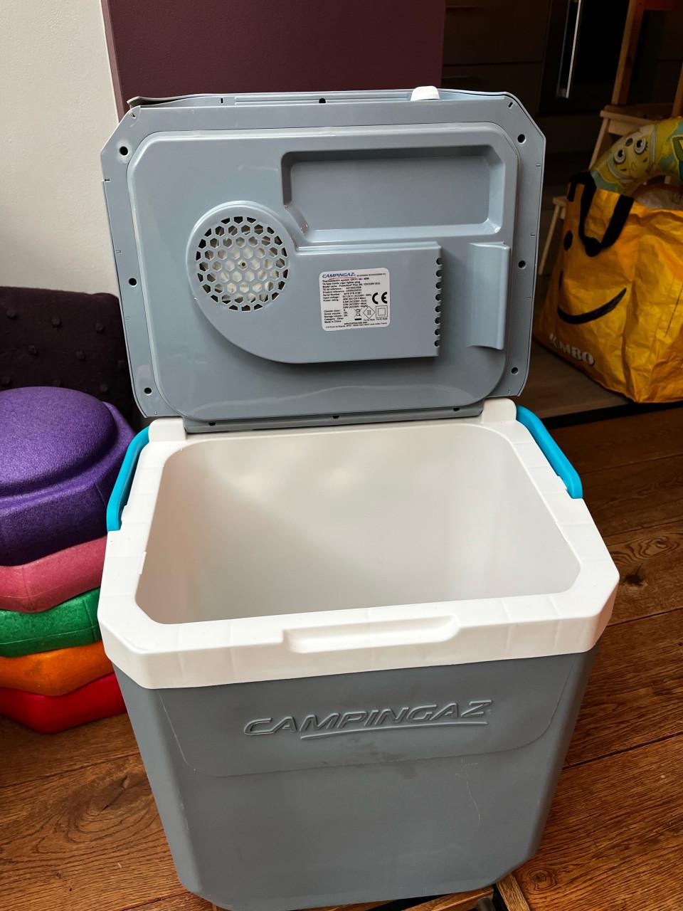 Campingaz Koelbox 28L - 12V/230V - Eco-stand - Defecte hoek