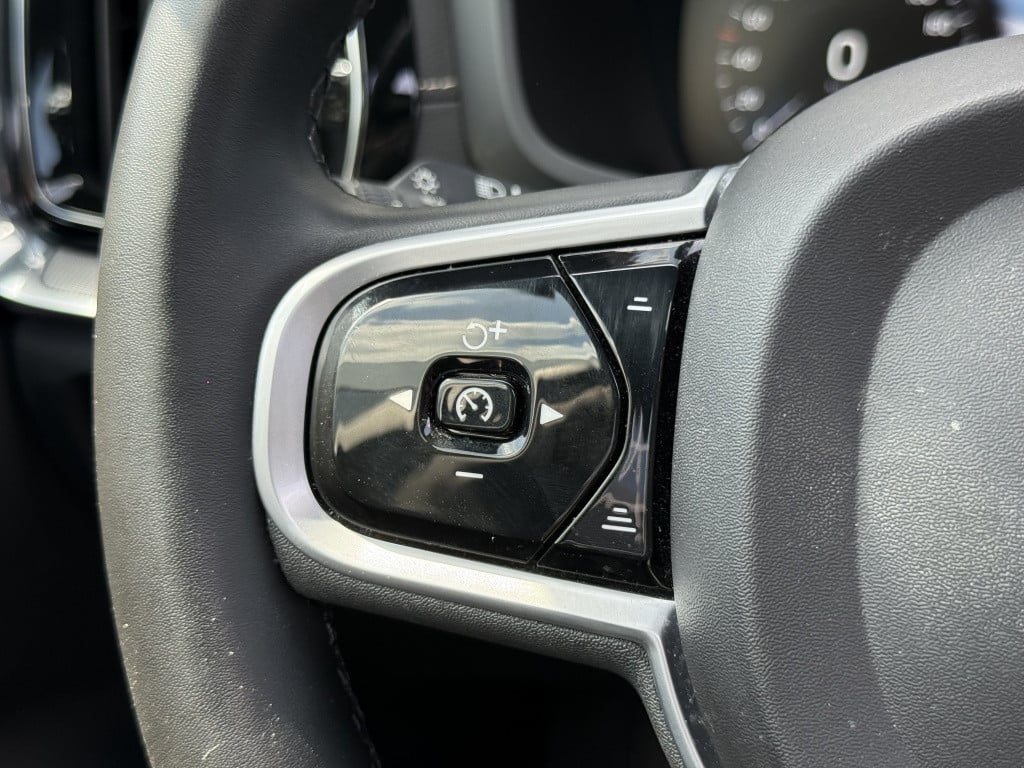 Volvo V60 t6 340pk recharge r-design| panodak| adap.cruise| 360 camera