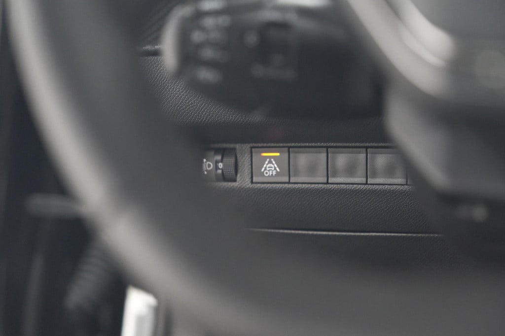 Peugeot E-2008 ev active pack 50 kwh | 3 fase | camera | navigatie | parkee