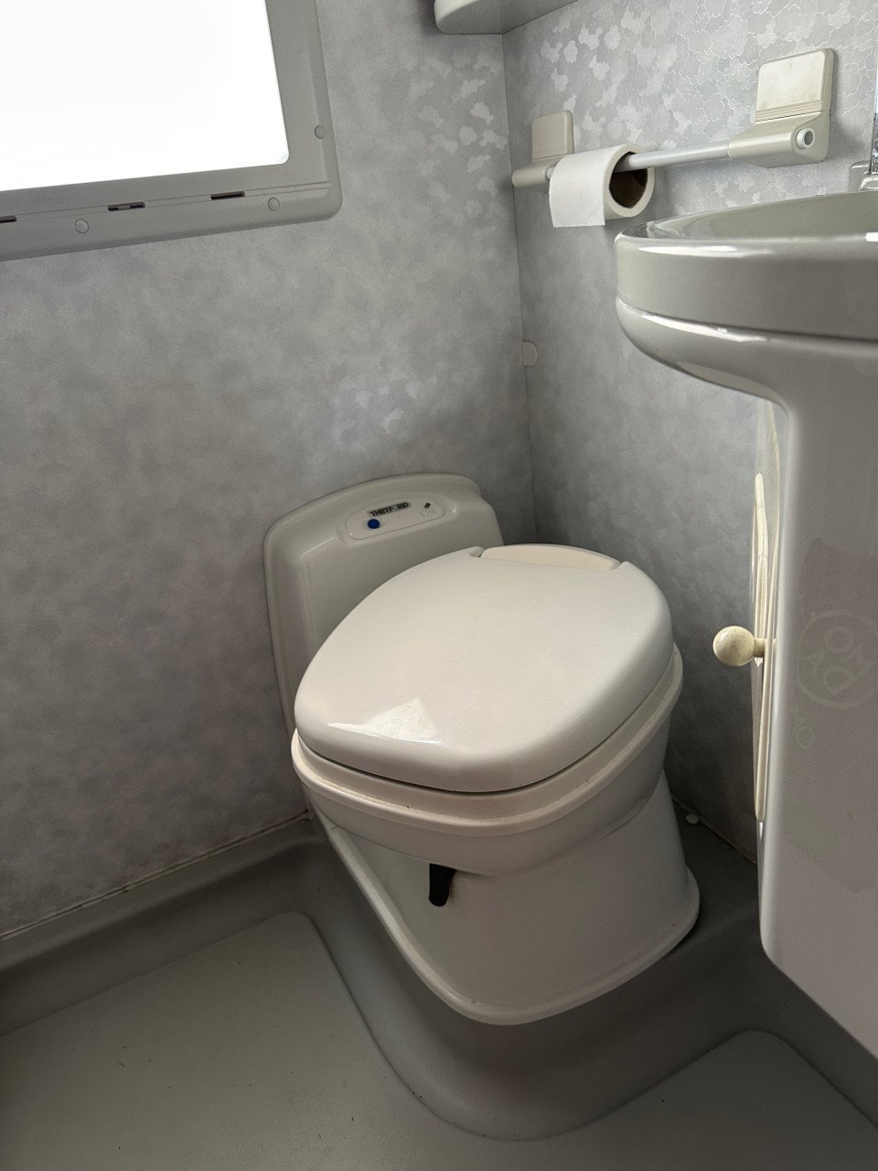Adria Adriatik 660DP - (Airco) Camper - 6 personen - 2003