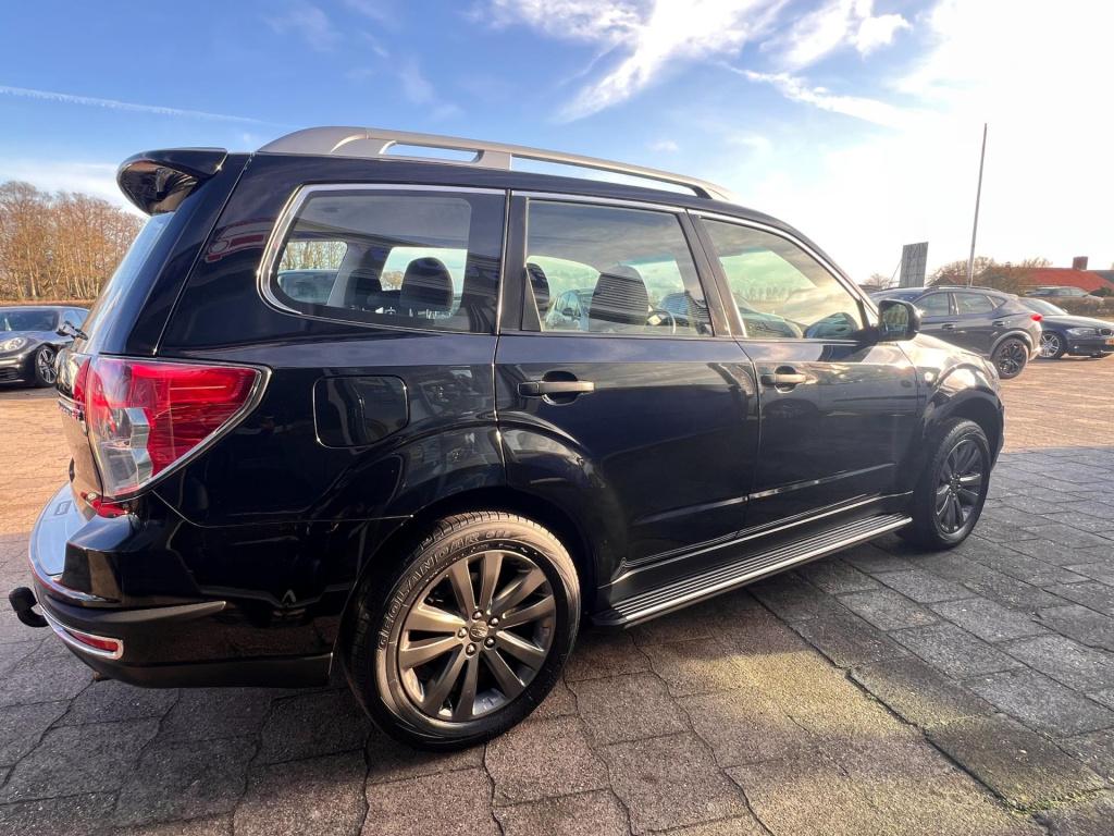 Subaru Forester 2.0 xs 40 year edition, panodak, trekhaak enz...