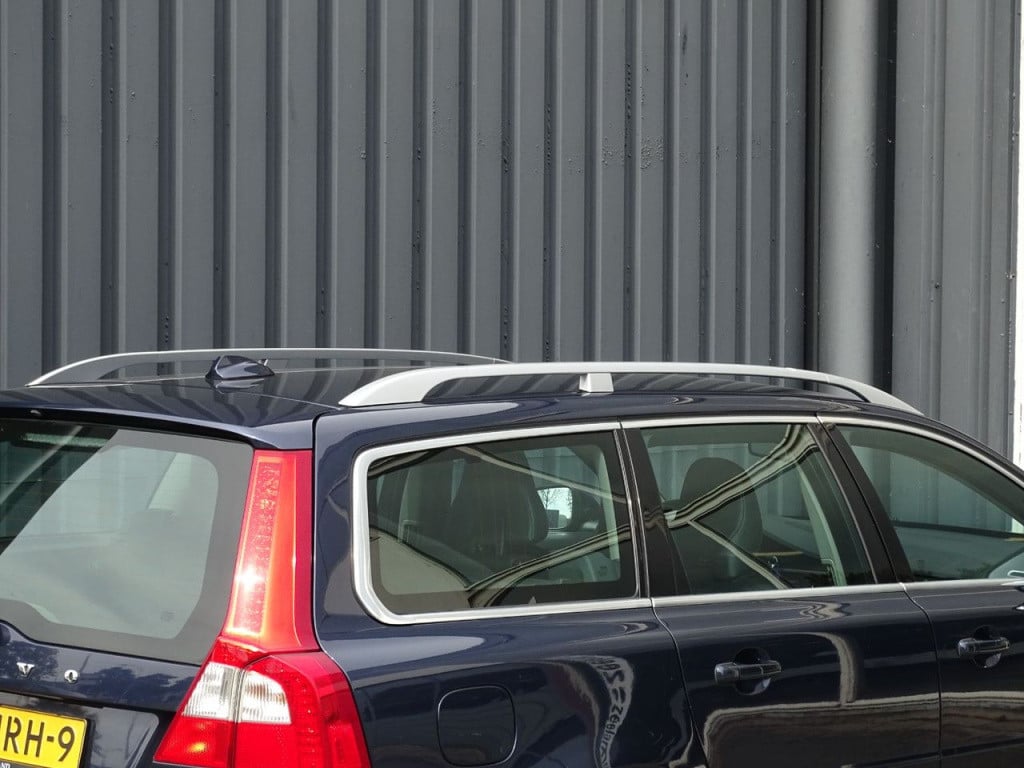 Volvo V70 2.0t momentum automaat | leder | bluetooth | stoelverwarming | na