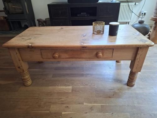 Antiek grenen salontafel