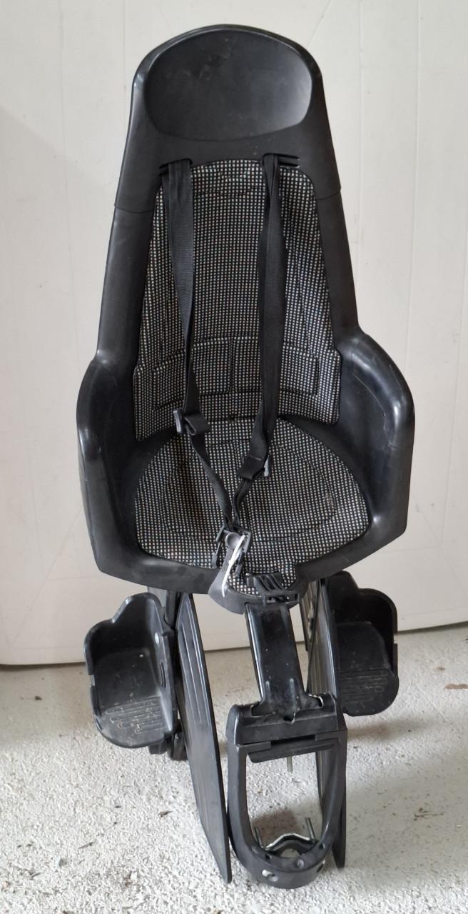 Fietskinderstoel Bobike tot 11 kg. Bevestiging aan de zadelpen.