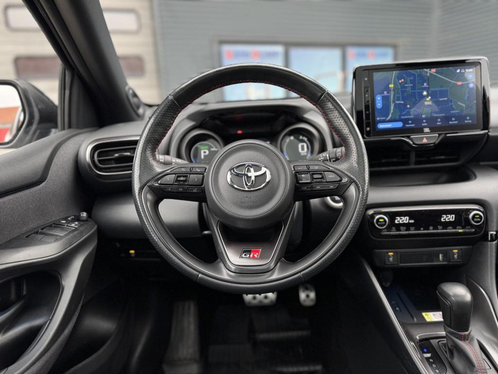 Toyota Yaris 1.5 hybrid gr sport premium pack, nl-auto!