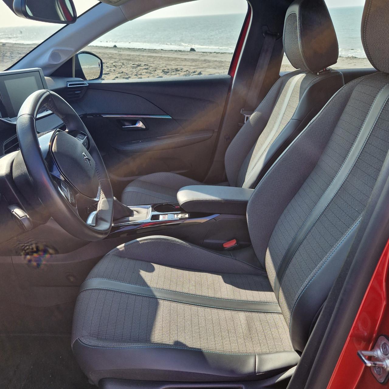 Te koop mooie peugeot 208 rood