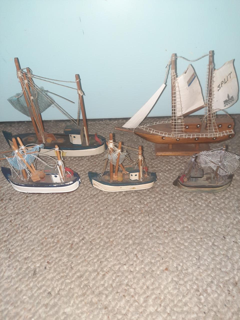 5 kleinere model zeilbootjes