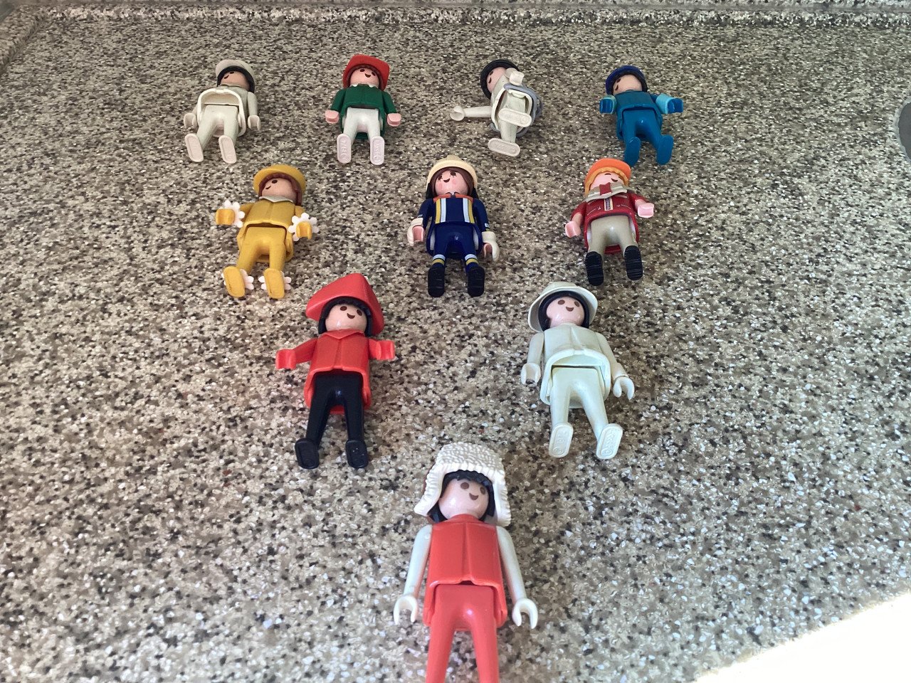 60 verschillende Playmobil poppetjes.