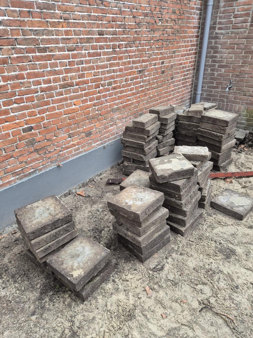 Oprijlaan/terras tegels 30x30x7 cm.