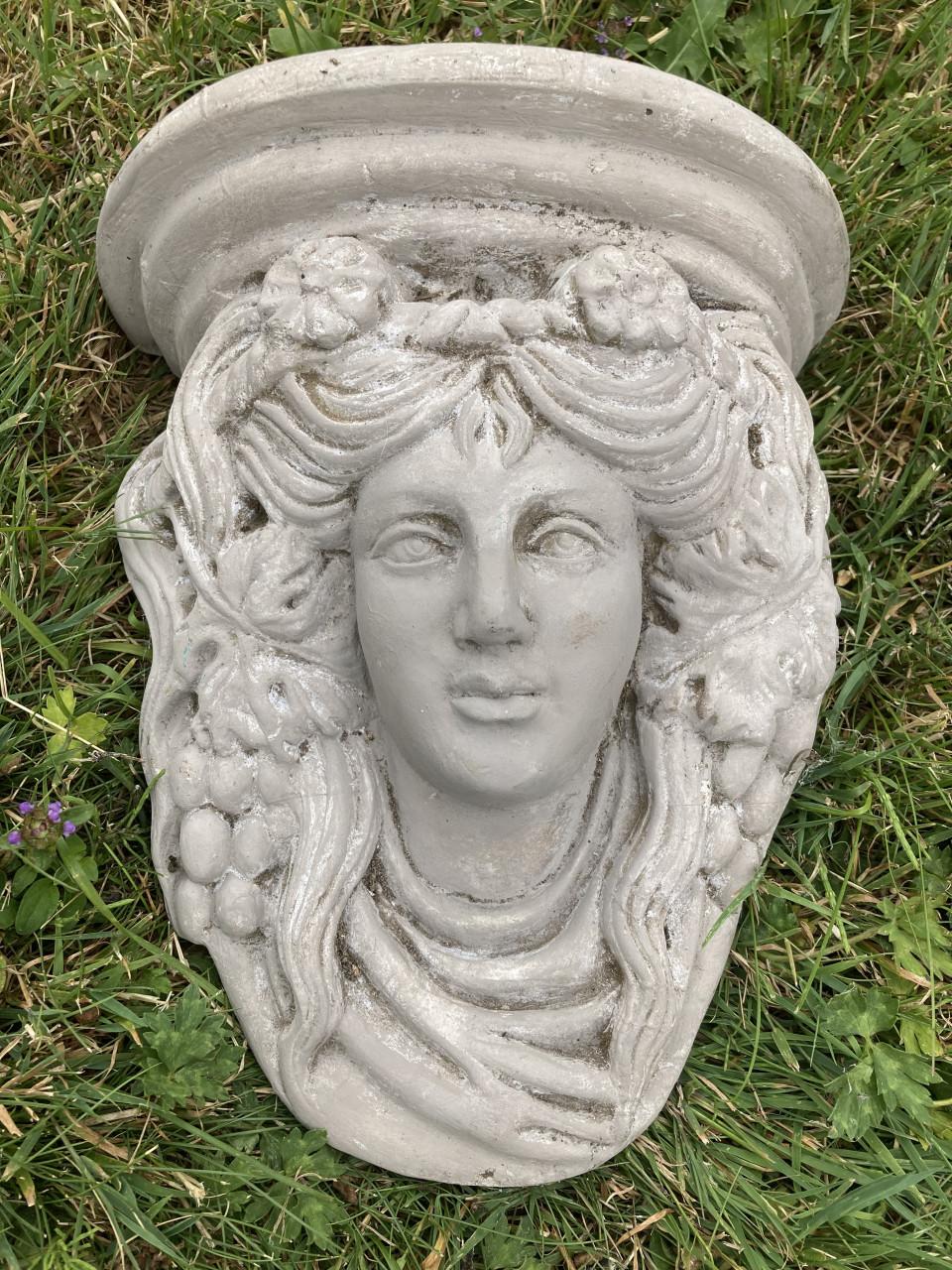 Art Nouveau tuinbeeld / console