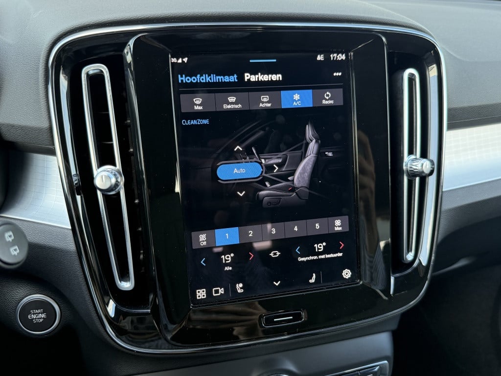 Volvo XC40 b4 197pk plus dark |adap.cruise| trekhaak | camera| elektrische