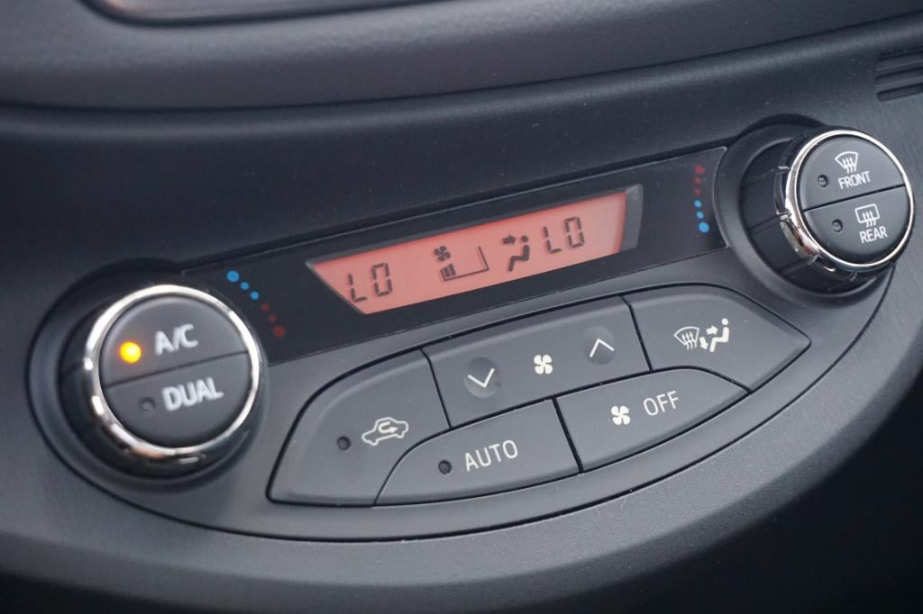 Toyota Yaris 1.0 vvt-i aspiration airco / navi / camera / bt / elektr. rame