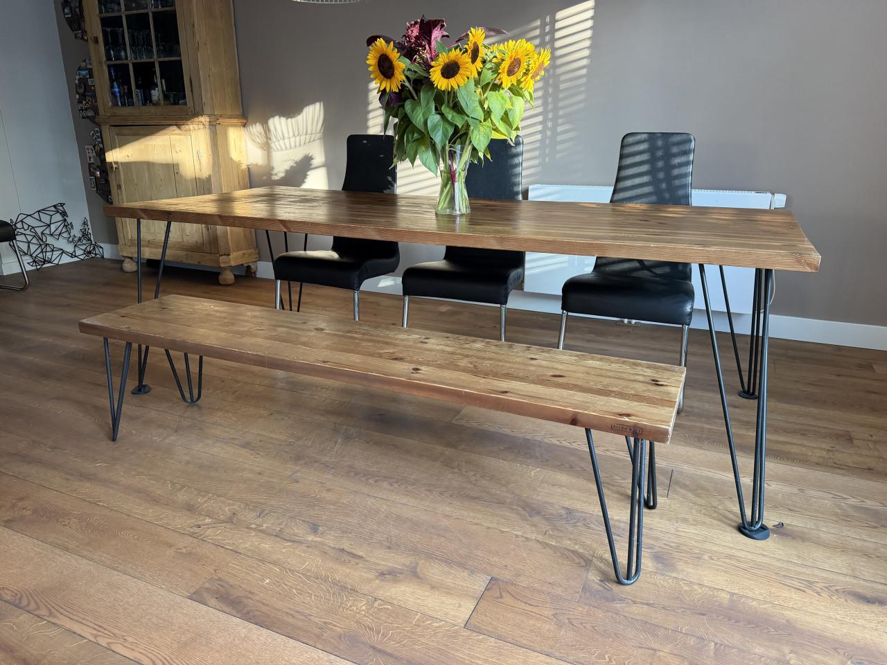 Tafel en bijpassende bank van Allon Dery