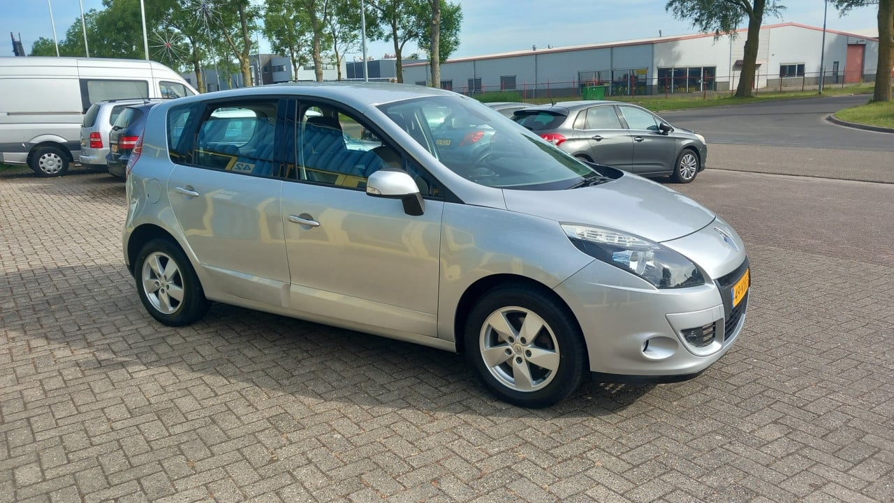 Renault SCENIC 2.0 Dynamique Automaat !! bj:2011 airco-navigatie