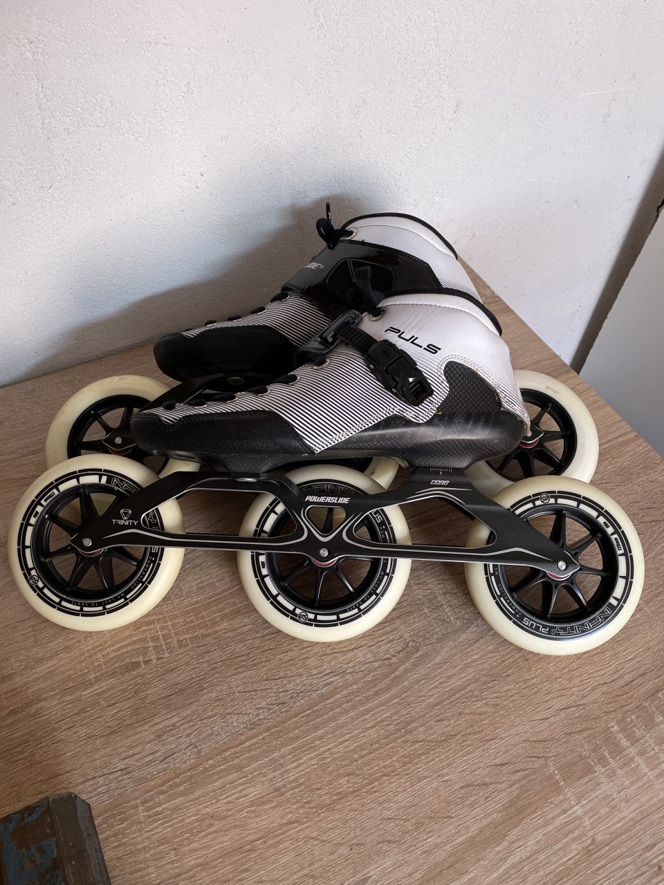 Aangeboden powerslide skeelers maat 42