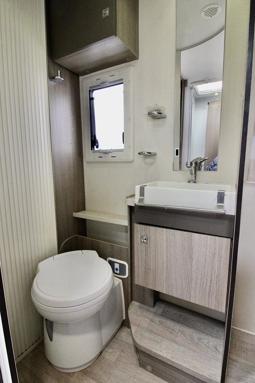 Challenger Genesis 288EB(Queensbed + Hefbed)