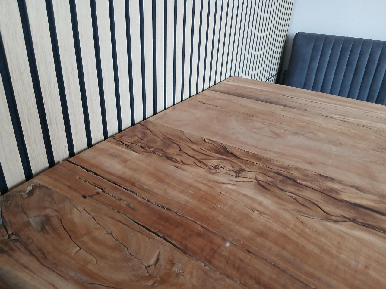 Eetkamertafel met robuust acacia hout blad