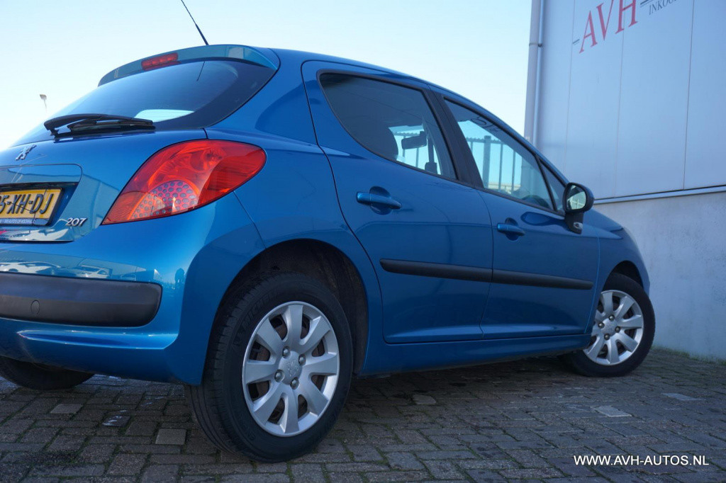 Peugeot 207 1.4-16v color-line
