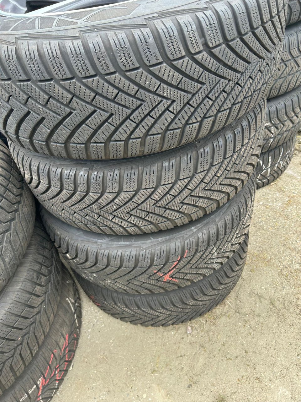 VOLVO LICHTMETALEN VELGEN GRIJS 16''INCH'' MET BANDEN