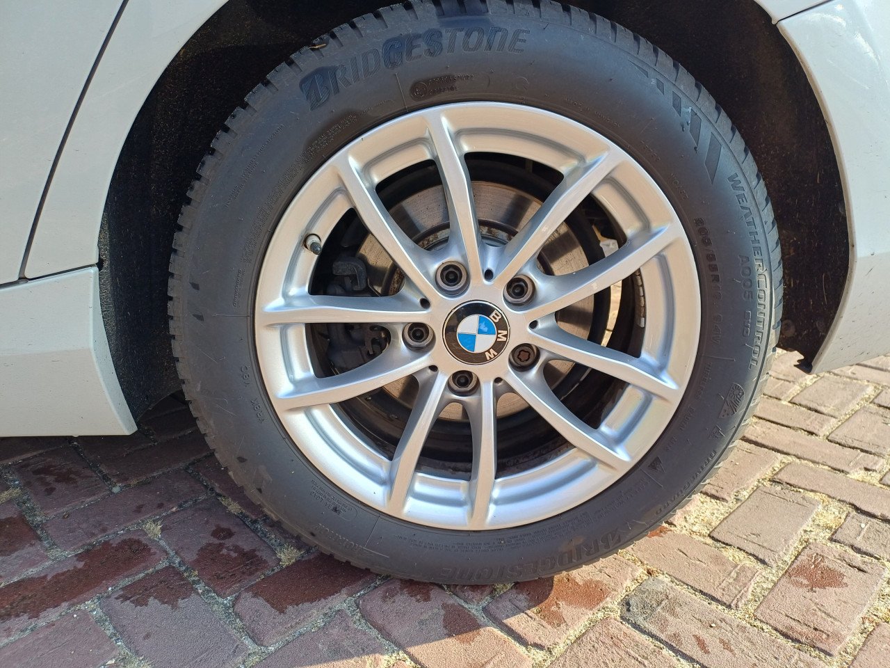 Autobanden met velgen