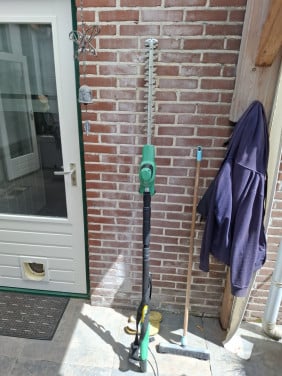 Elektrische stok-heggenschaar
