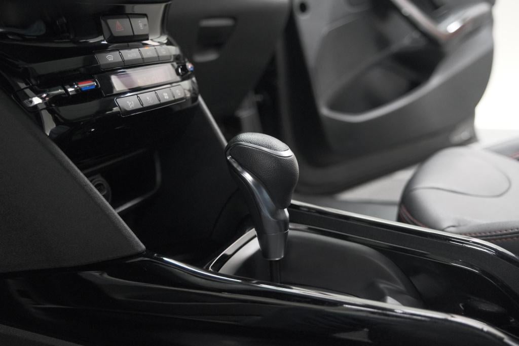 Peugeot 2008 puretech 110 eat6 gt-line | camera | panoramadak | navigatie |